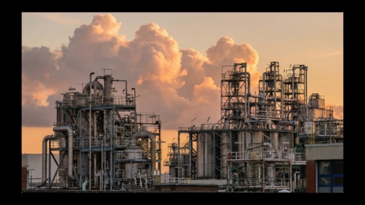 Oil Refinery Modernization | Hydrocracking & Euro 5 Fuel Upgrade